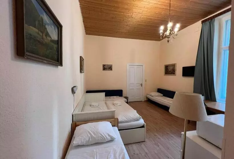 اتاق خانوادگی, Pension Spree
