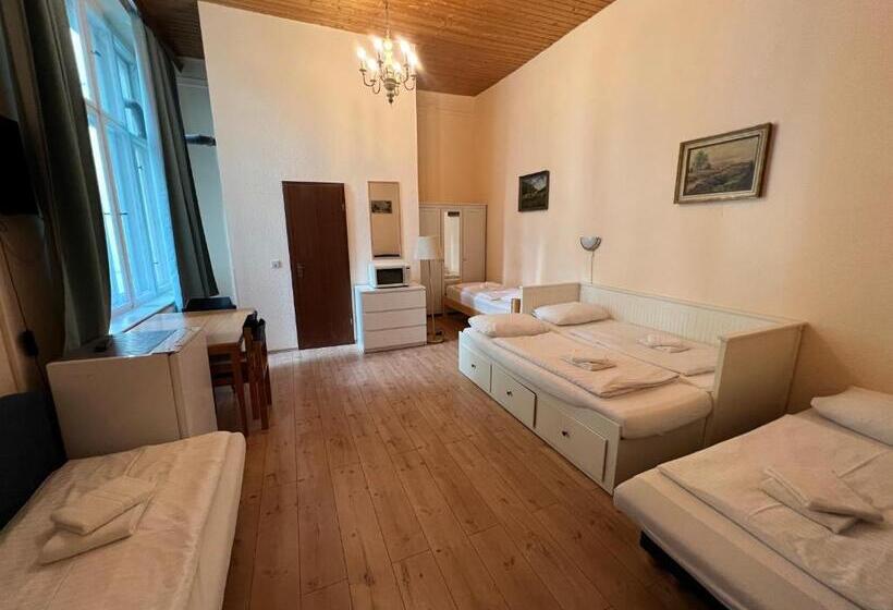 اتاق خانوادگی, Pension Spree