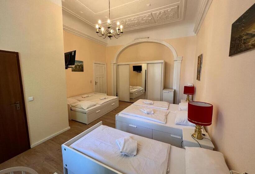 اتاق خانوادگی, Pension Spree