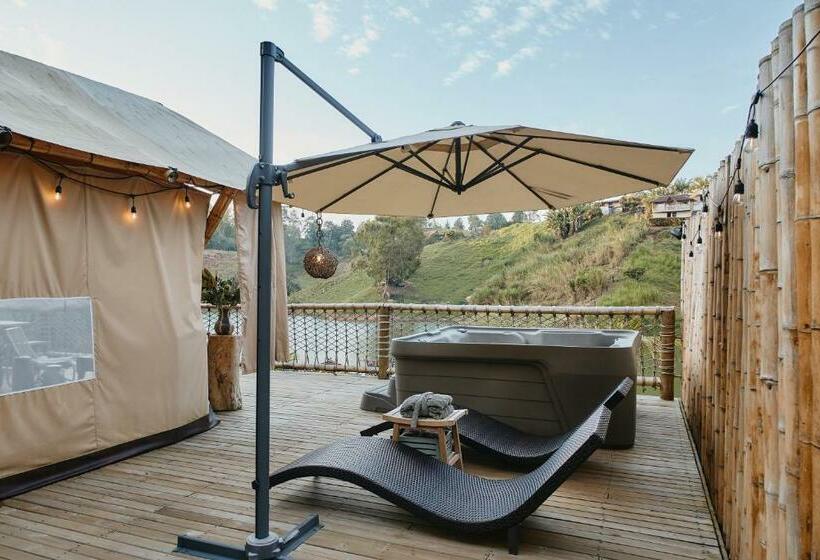 غرفة قياسية ثلاثية, Atma Eco Village