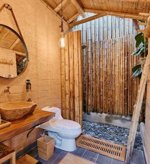 غرفة قياسية ثلاثية, Atma Eco Village