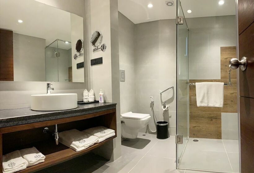 חדר דלוקס נוף לאגם, The Rosefinch Sarovar Portico