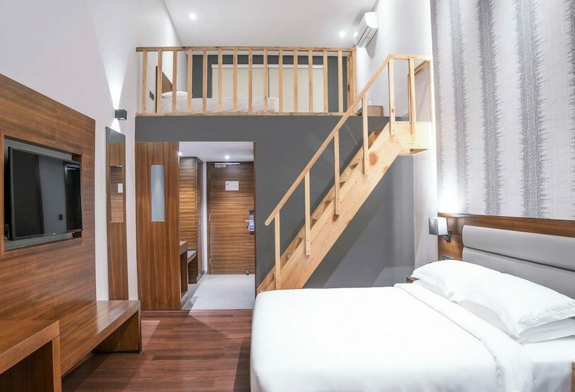 家庭间, The Rosefinch Sarovar Portico