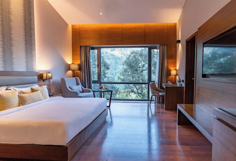 חדר דלוקס נוף לאגם, The Rosefinch Sarovar Portico