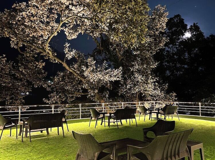 غرفة ديلوكس مطلة على البحيرة, The Rosefinch Sarovar Portico