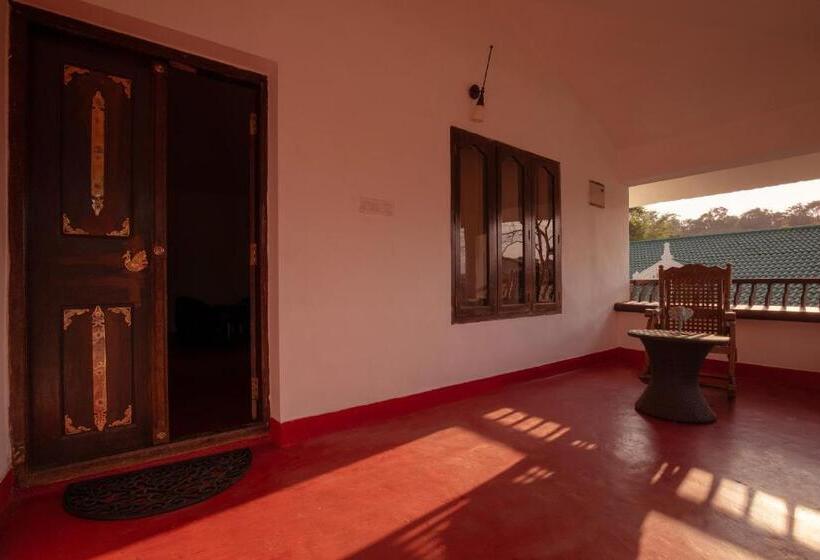 キャビン, Tuskers Hill By Poppys Anaikatti