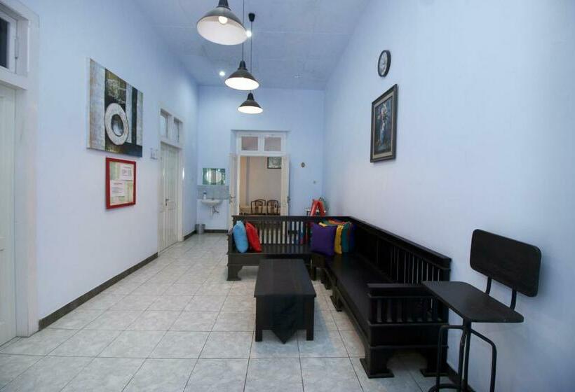 Номер Стандарт, Reddoorz Near Stasiun Lawang