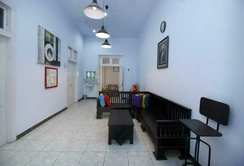 スタンダードルーム, Reddoorz Near Stasiun Lawang