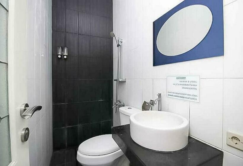 Номер Стандарт, Reddoorz Near Stasiun Lawang