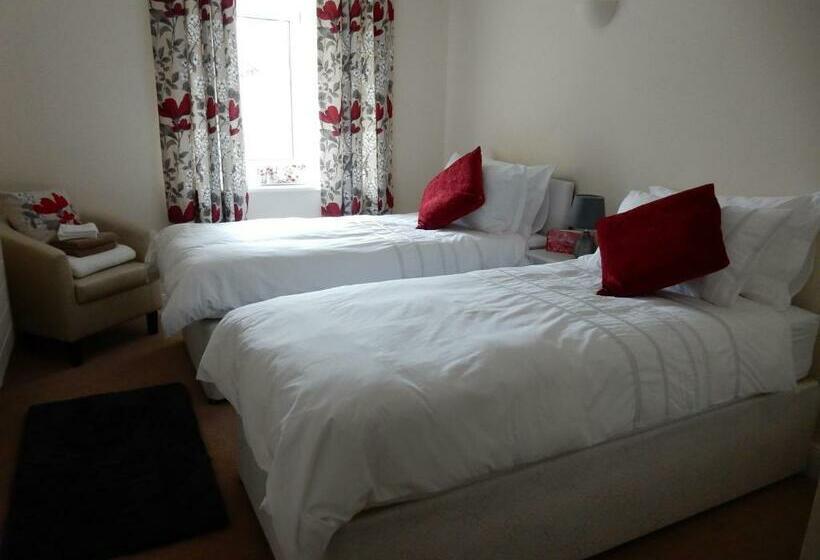 标准房带园景, Cardinals Folly