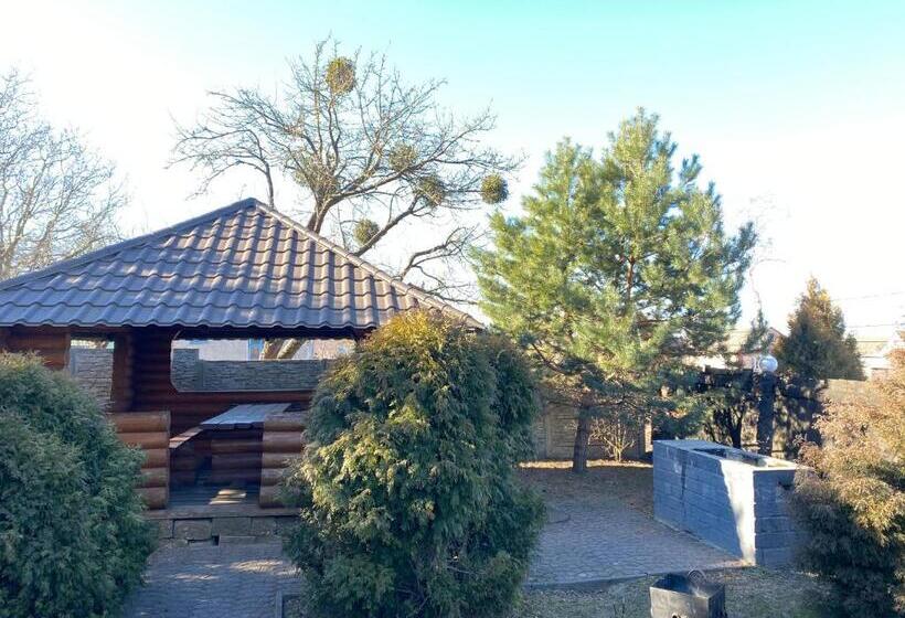 اتاق خانوادگی, Ness готельно ресторанний комплекс