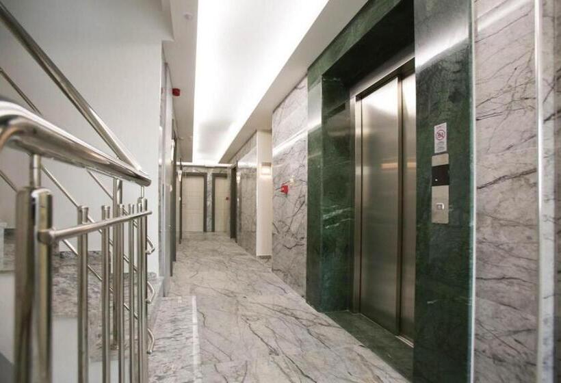 スタンダードトリプルルーム, Lebedos Apart