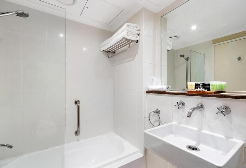 标准工作室, Batman's Hill On Collins