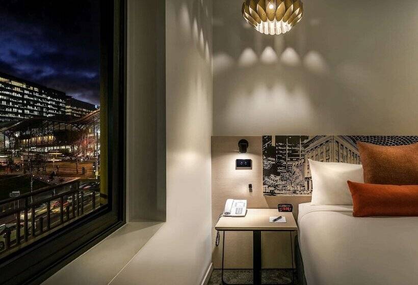 家庭间, Batman's Hill On Collins