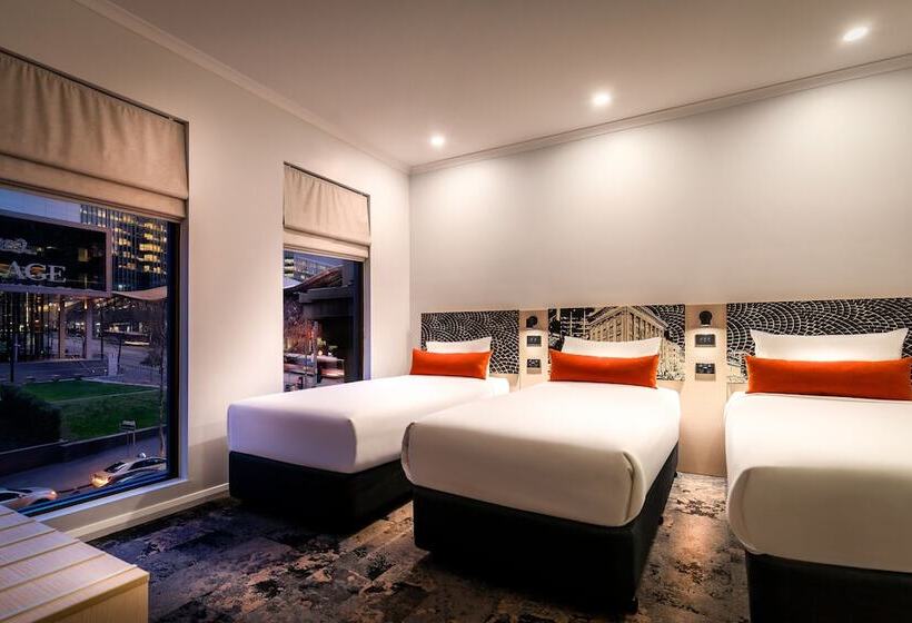 家庭间, Batman's Hill On Collins