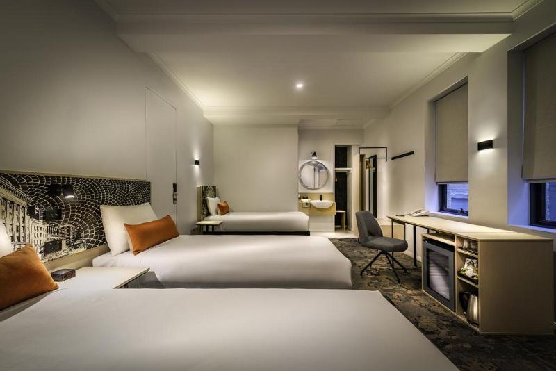 标准三人间, Batman's Hill On Collins