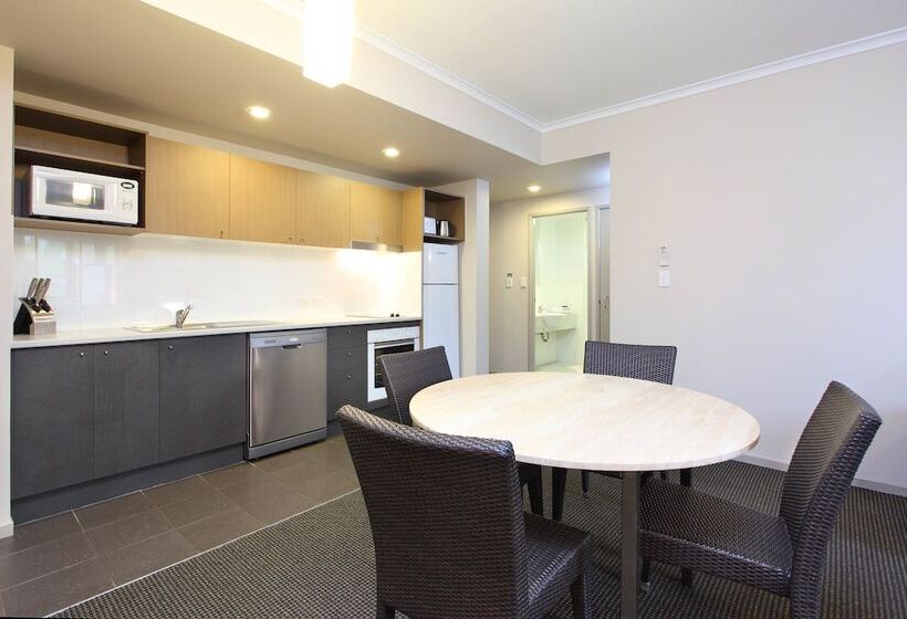 דירת חדר, Brisbane International Virginia