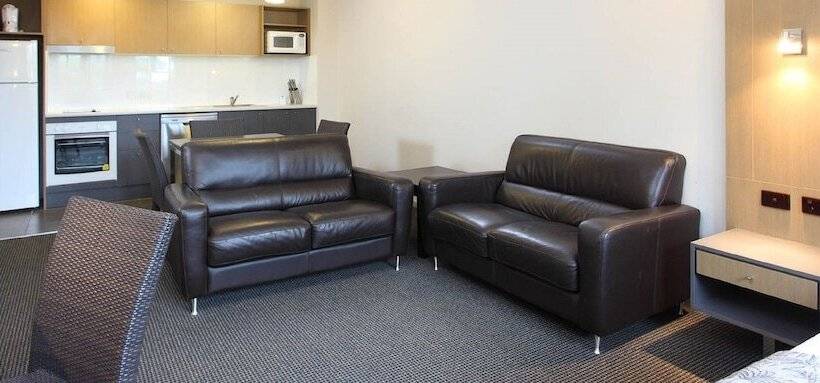 דירת חדר, Brisbane International Virginia