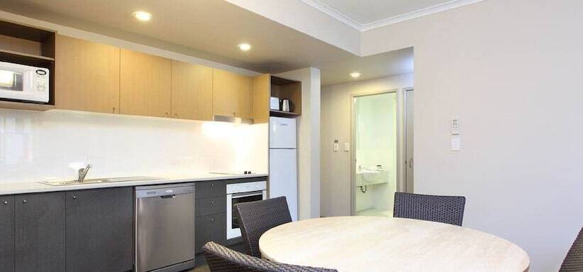 דירת חדר, Brisbane International Virginia