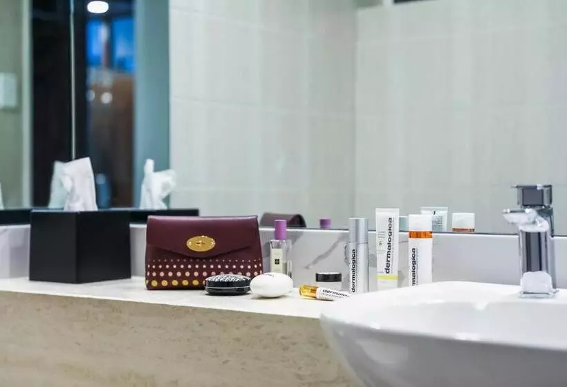 スタンダードスタジオ, Killara Hotel & Suites