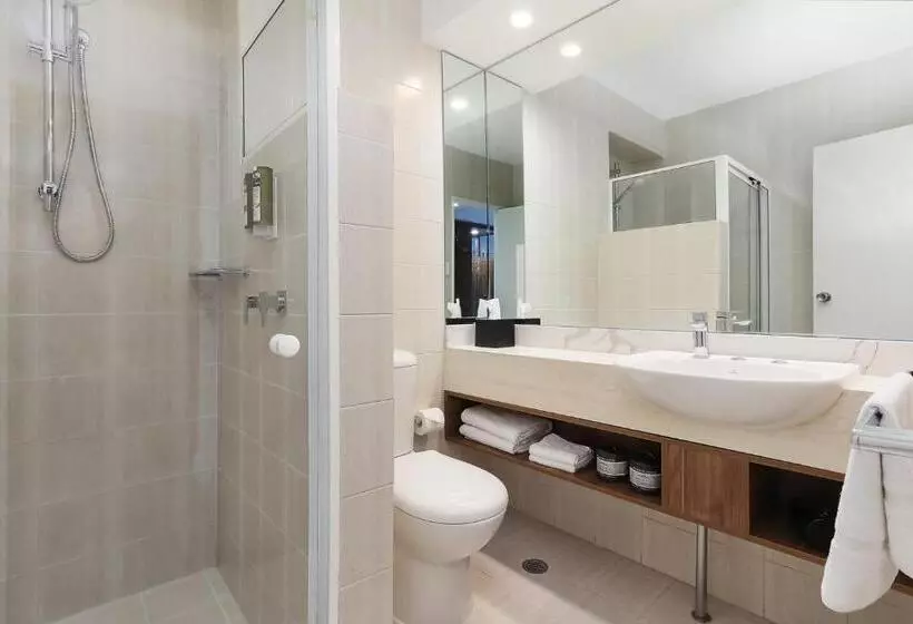 スタンダードスタジオ, Killara Hotel & Suites