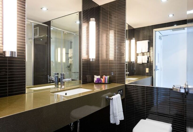 اتاق استاندارد, Lakeside Hotel And Conference Centre