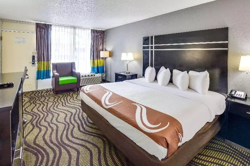キングサイズベッドのスタンダードルーム, Quality Inn & Suites Hardeeville Savannah North