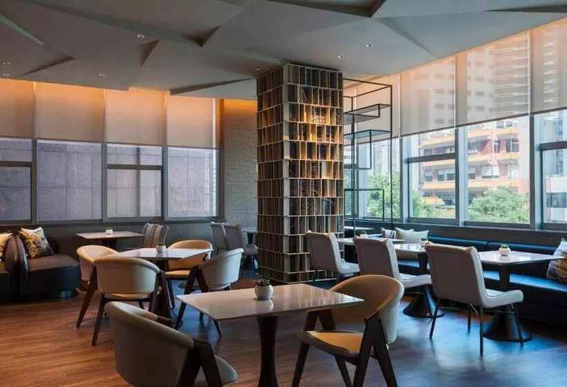 キングサイズベッドのエクゼクティブルーム, Renaissance Shenzhen Luohu