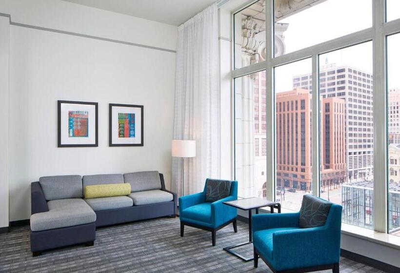 带大床的套房, Residence Inn Milwaukee Downtown