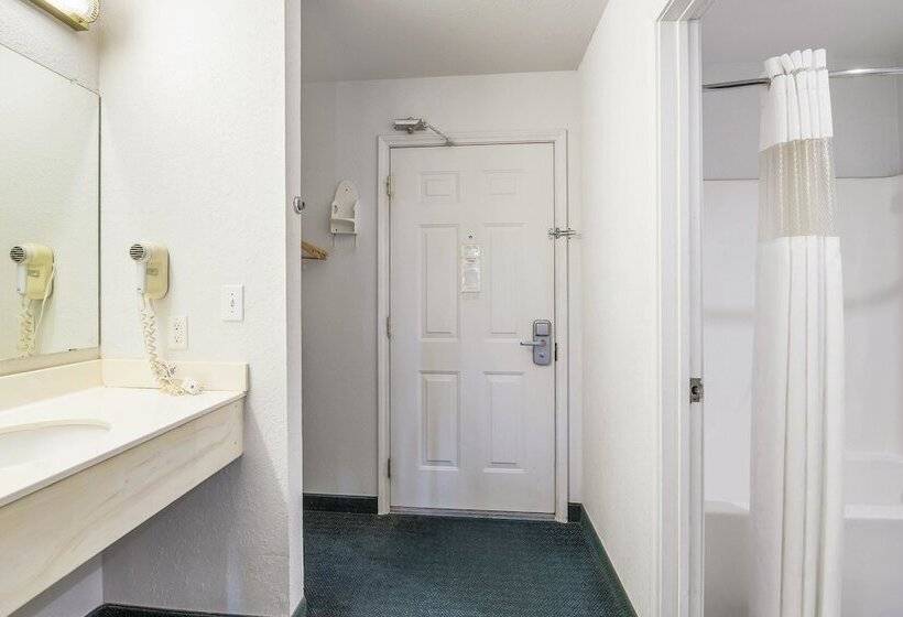 غرفه قياسيه سريرين مزدوجين, Rodeway Inn Decatur