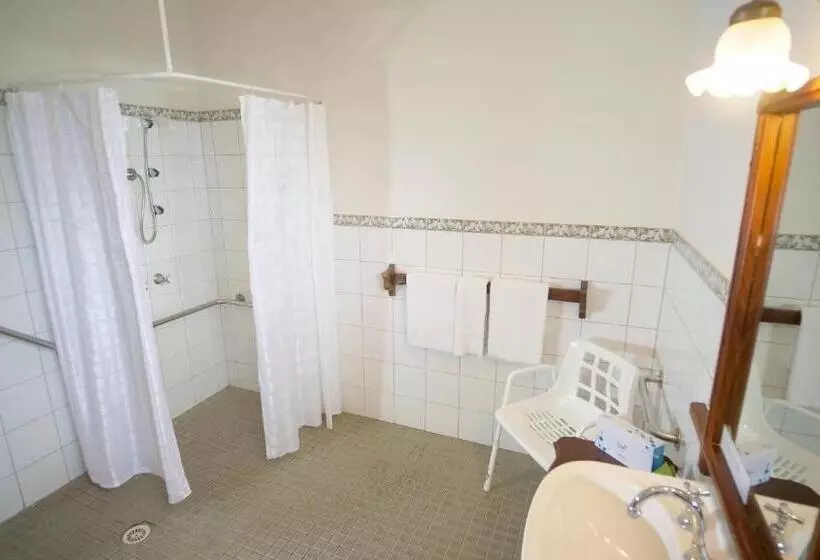 اتاق استاندارد با تخت دو نفره بزرگ برای معلولان, Margaret River Motel