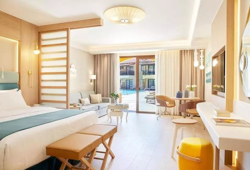 プールビュージュニアスイート, Anthemus Sea Beach Hotel And Spa