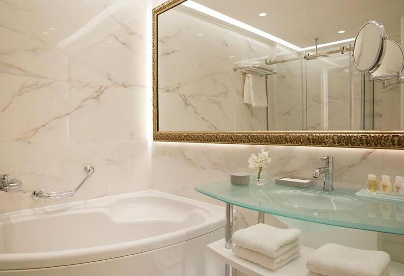 جناح جونيور مطلّ علي حمام السباحة, Anthemus Sea Beach Hotel And Spa