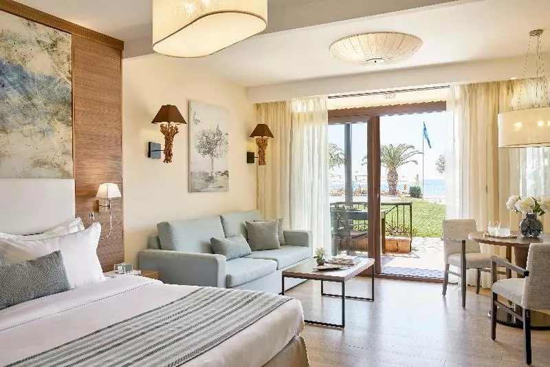 庭の見えるジュニアスイート, Anthemus Sea Beach Hotel And Spa