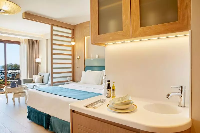 庭の見えるジュニアスイート, Anthemus Sea Beach Hotel And Spa