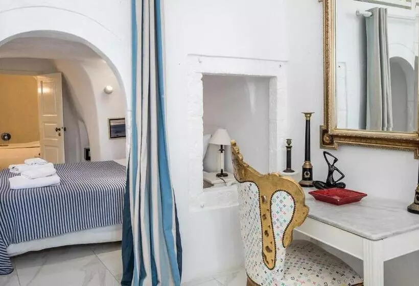 سوئیت مستر با چشم‌انداز, Alexander Villas