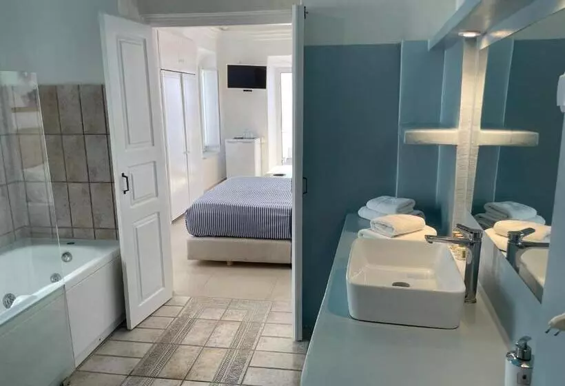 سوئیت با وان آب گرم, Alexander Villas