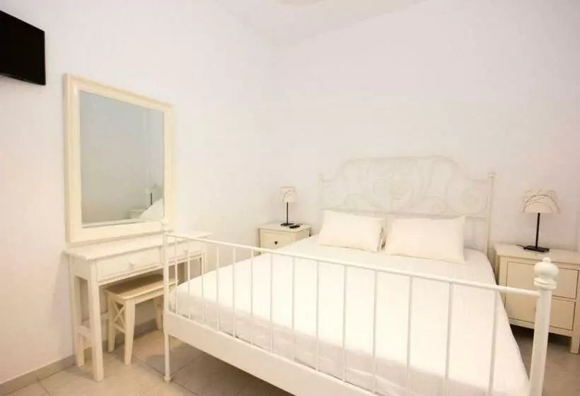 Standard-huone, Anixi