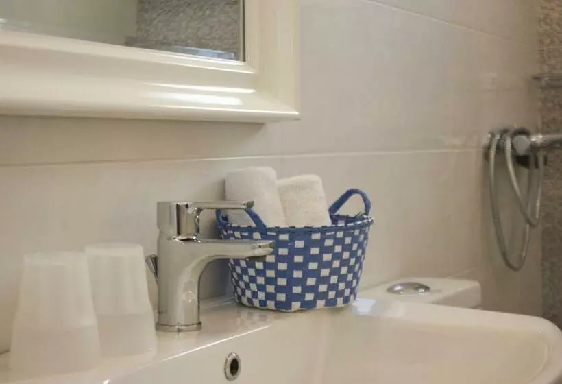 Standard Neljän Hengen Huone, Anixi