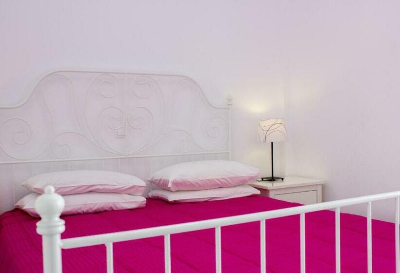 חדר סטנדרט לארבעה, Anixi