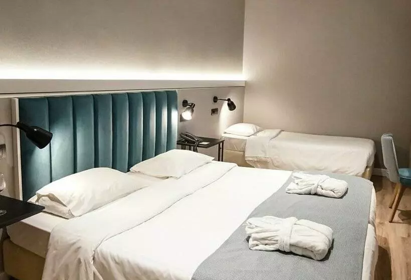 Standard Kolmen Hengen Huone, Athens Cypria