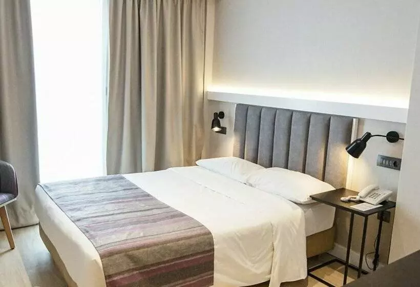 Standard Yhden Hengen Huone, Athens Cypria
