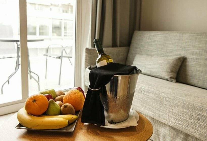 ジュニアスイート, Athens Cypria