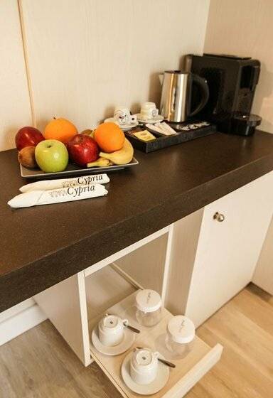 ジュニアスイート, Athens Cypria