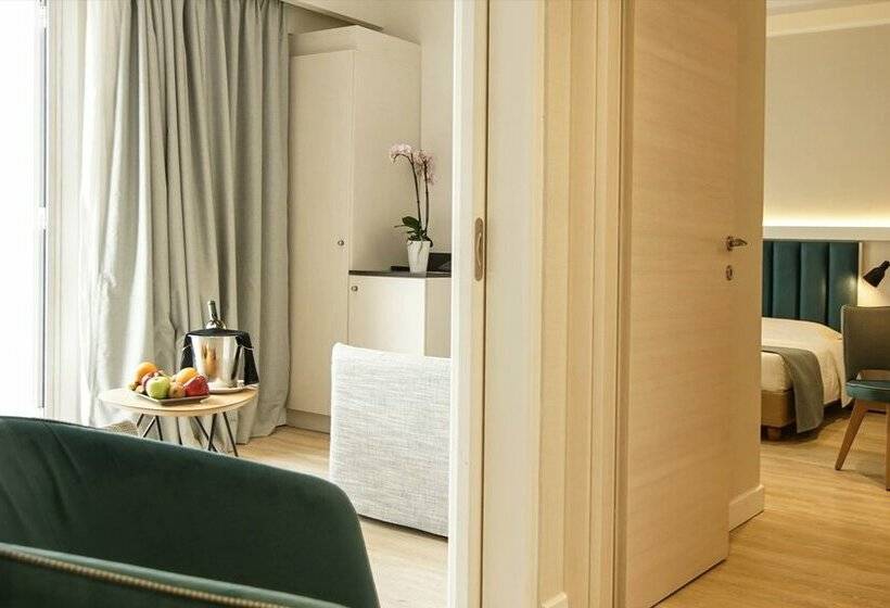 ジュニアスイート, Athens Cypria