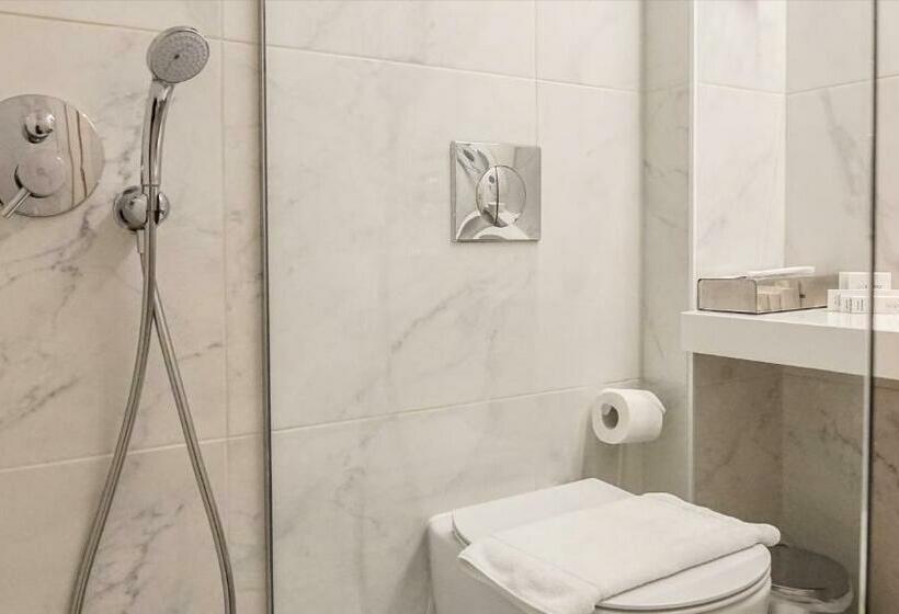 エグゼクティブ ルーム、眺望あり, Athens Cypria