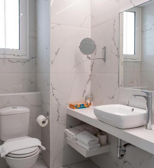 ジュニアスイート, Athens Cypria