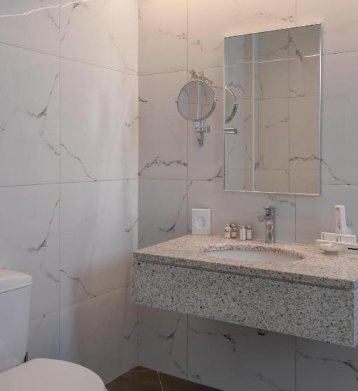 ジュニアスイート, Athens Cypria