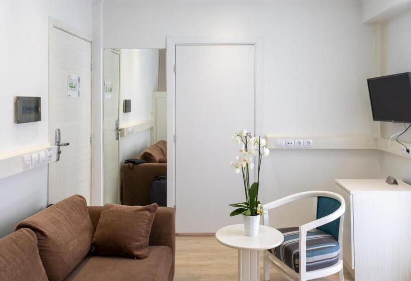 ジュニアスイート, Athens Cypria