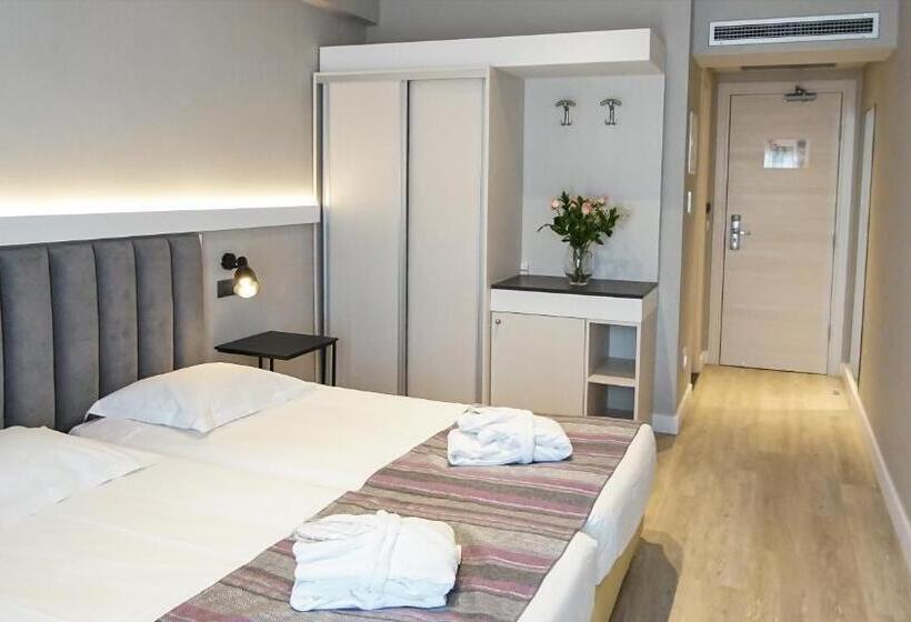 スタンダードルーム, Athens Cypria